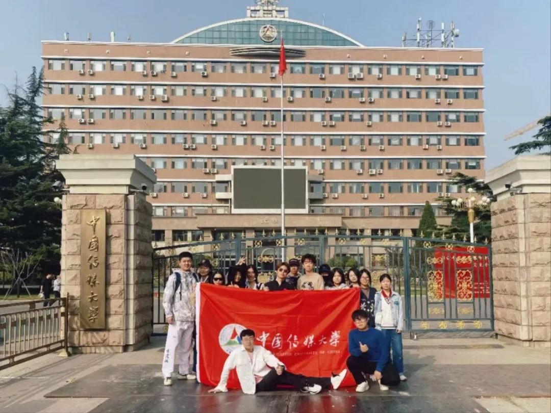 用奋斗共绘新篇