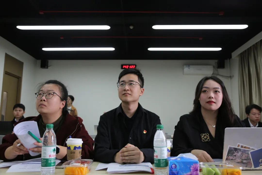 分别是“社会服务”“科技创新”“乡村