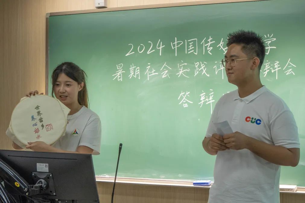 答辩分为团队展示和评审老师提问两个环