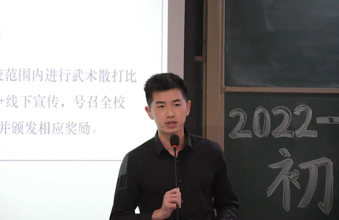应将疫情防控作为重中之重