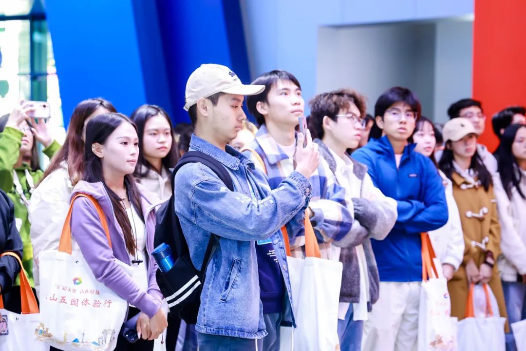 组织校ku游官网平台介绍会团支部成员