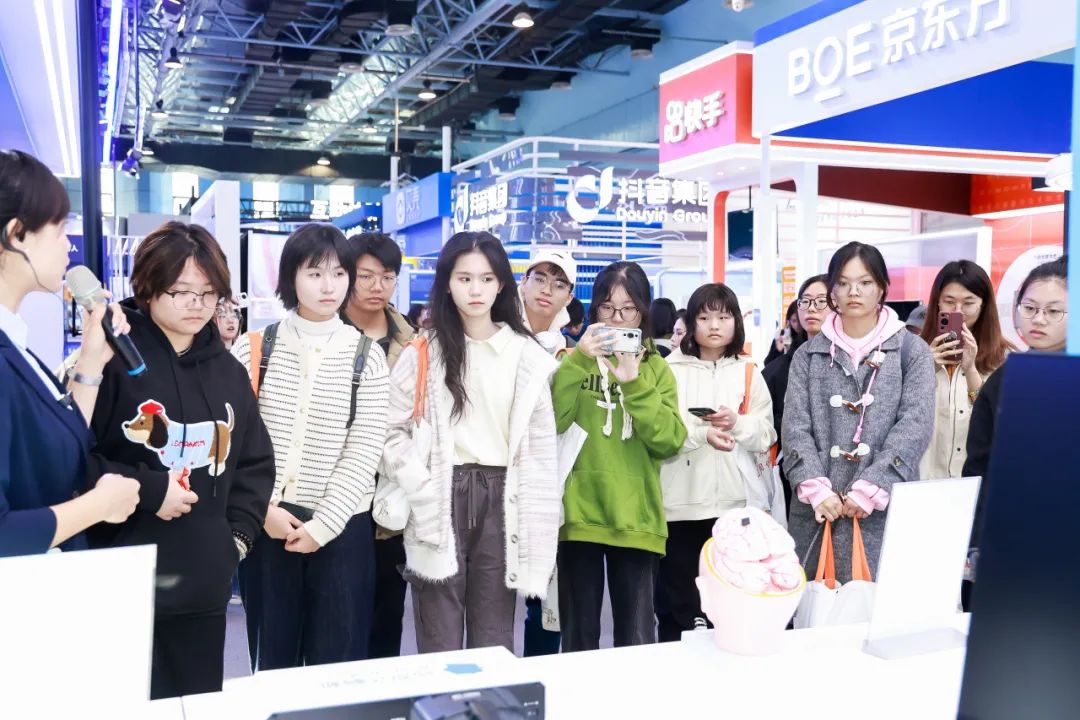 切身体会科技与人文的高度结合以及创新